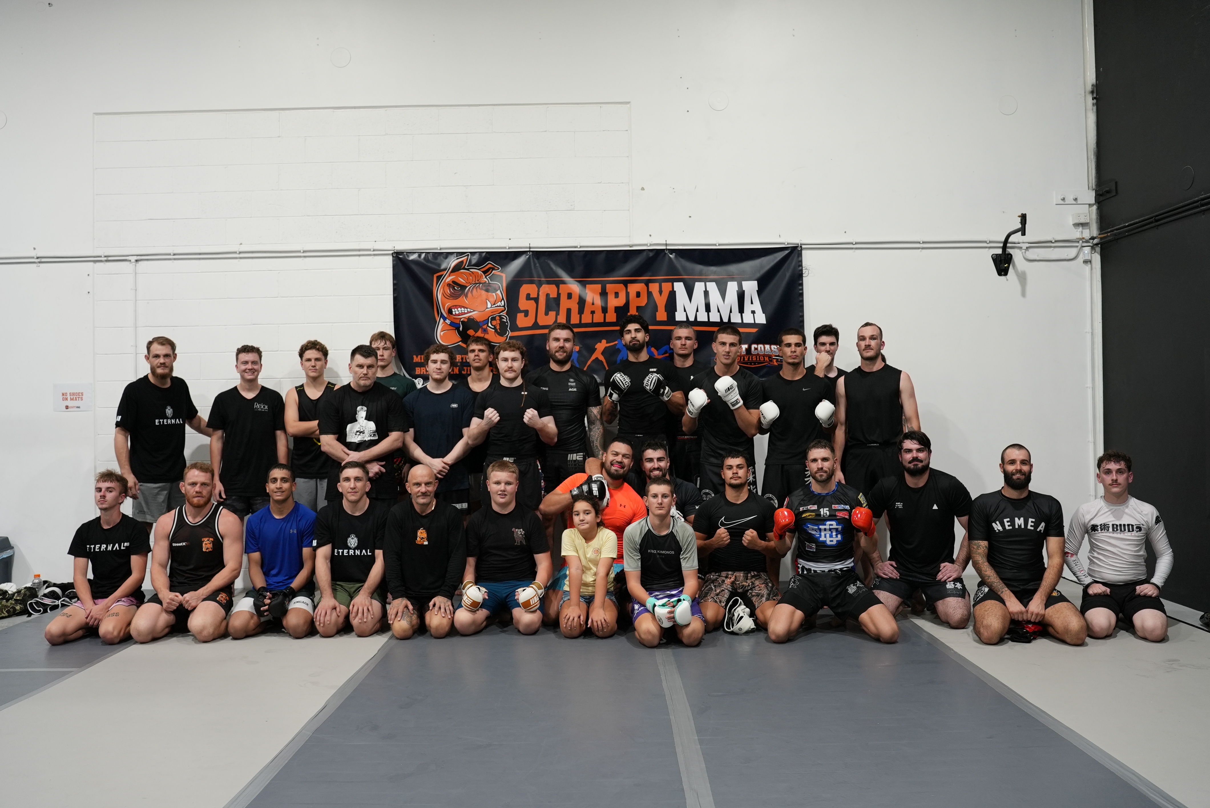 Scrappy MMA grappling